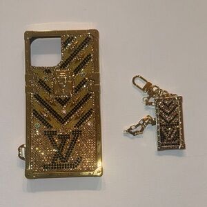 Elegant Gold Cell Phone Case with Keychain